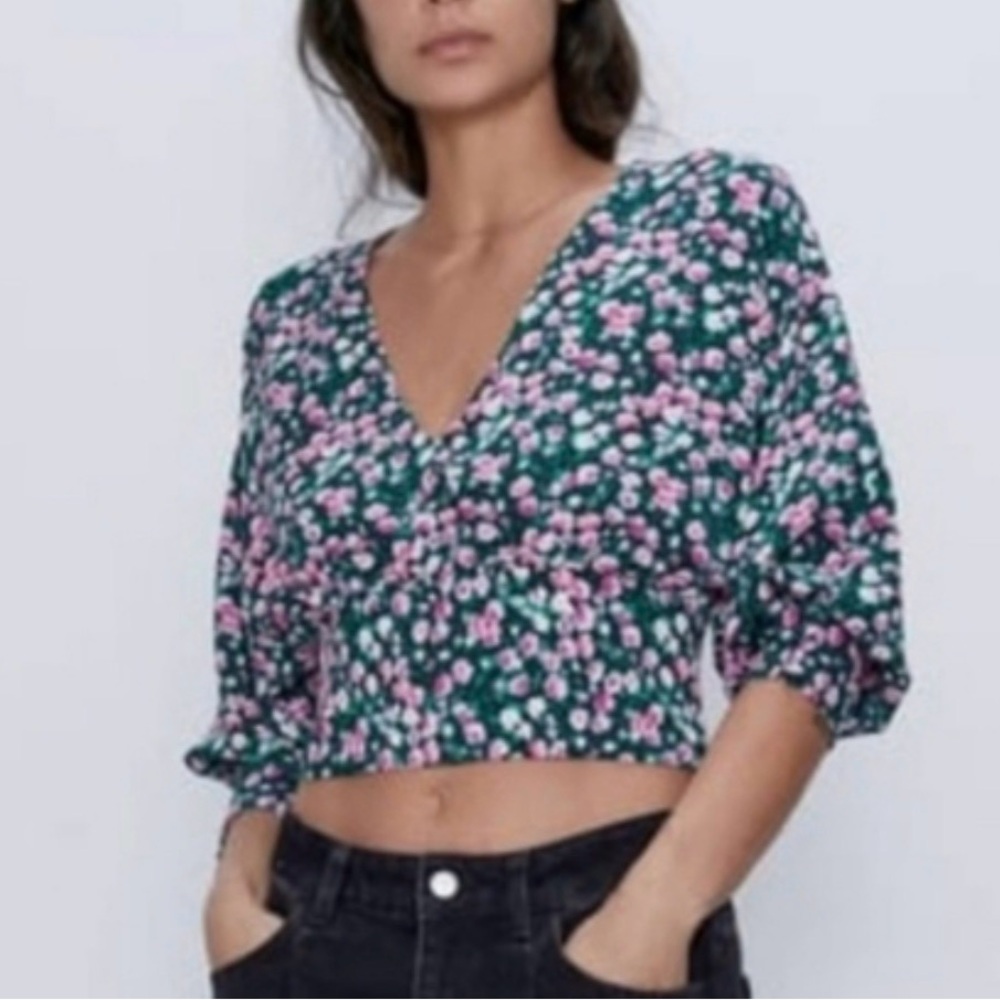 Zara Floral V-Neck Smocked Crop‎ Blouse Women’s XS Green Pink Long Sleeve Top